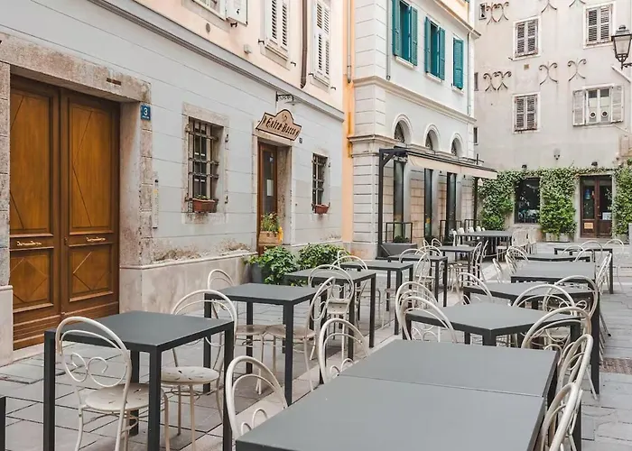 The Heart Of Piazza Unita Apartment *