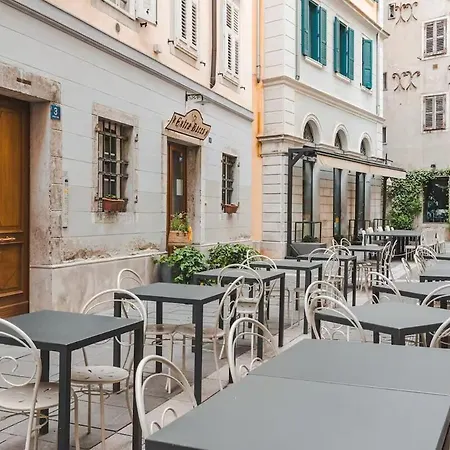 The Heart Of Piazza Unita דירה *